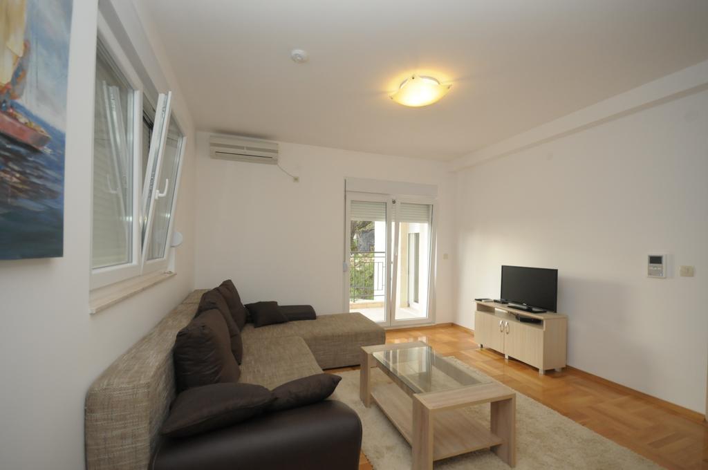 Apartments Villa Simonovic Petrovac ภายนอก รูปภาพ