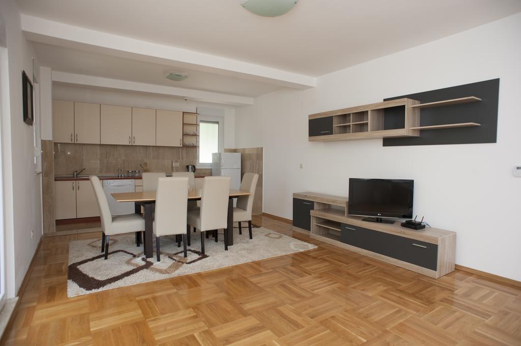 Apartments Villa Simonovic Petrovac ภายนอก รูปภาพ