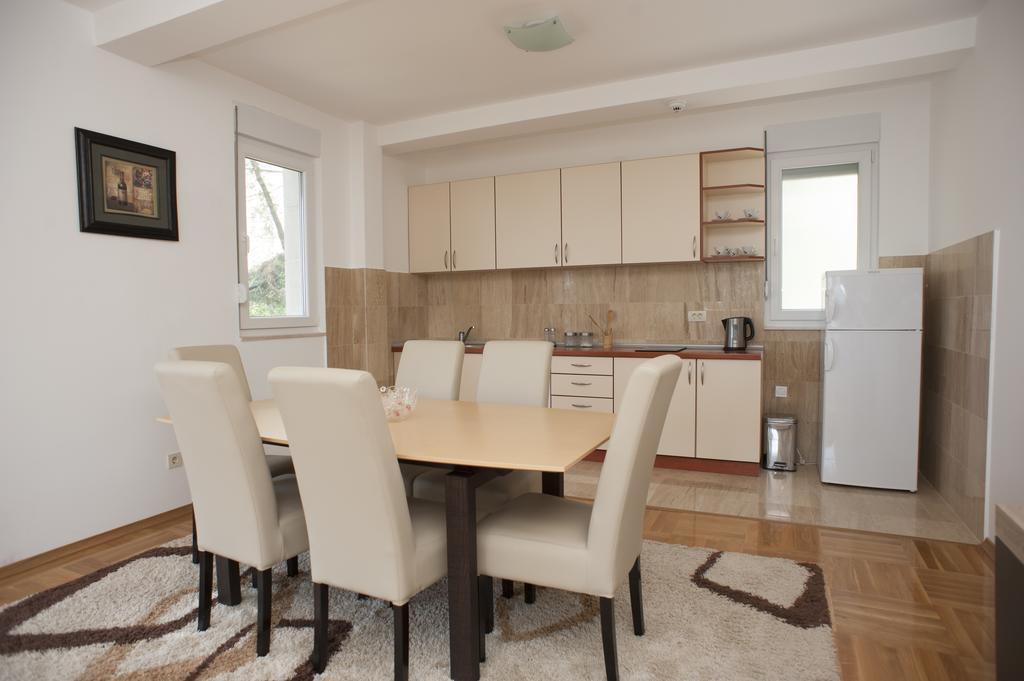 Apartments Villa Simonovic Petrovac ภายนอก รูปภาพ